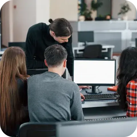 Formations Spécialisées et Campagnes de Sensibilisation à la Cybersécurité