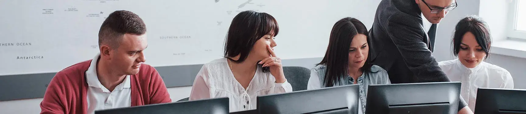 Formations Spécialisées et Campagnes de Sensibilisation à la Cybersécurité